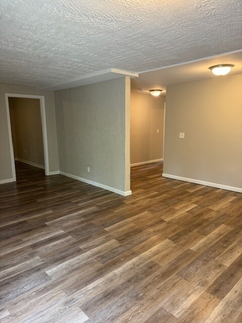 Building Photo - Spacious 2BR/1BA in Hendersonville! Completely renovated!