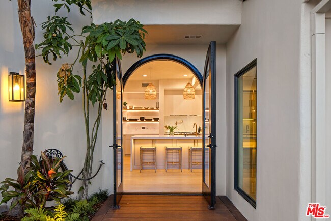 Building Photo - 5868 Zumirez Dr