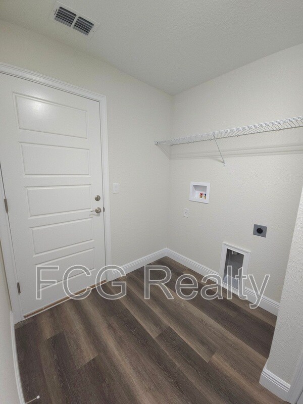 Building Photo - 20 Pine Crse