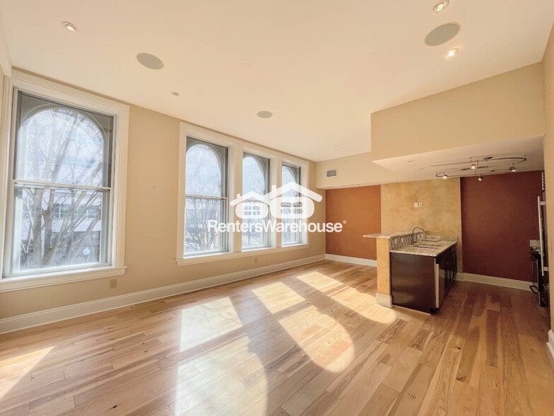 Building Photo - 219 Granby St