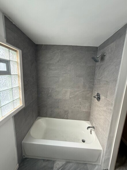 Building Photo - 6514 W Carmen Ave