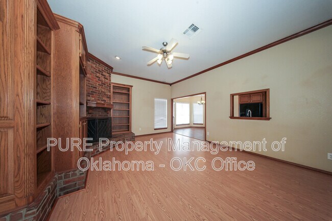 Building Photo - 160 N Lakeside Terrace