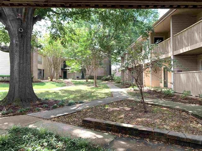 Building Photo - 6734 Quail Hollow Ct