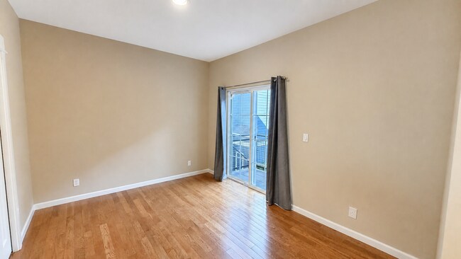 Building Photo - 931 4th Ave NE