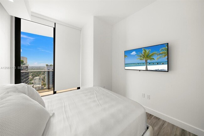Building Photo - 801 S Miami Ave