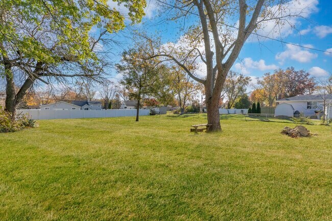 Building Photo - 2N359 Mildred Ave