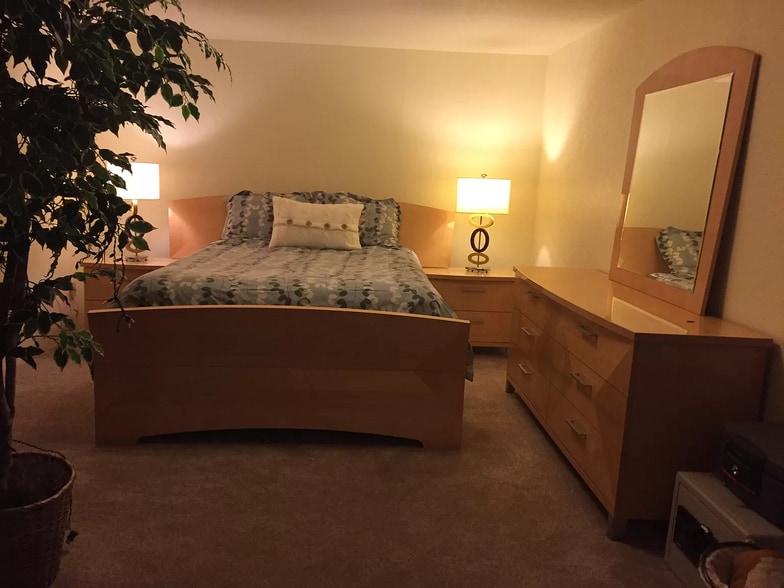 furniture not included - 16758 45th Ave NE