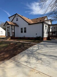 Building Photo - 222 Burnett St