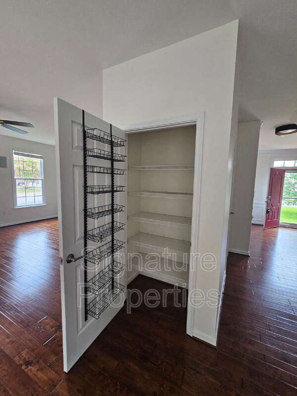 Building Photo - 5600 Barnsley Pl