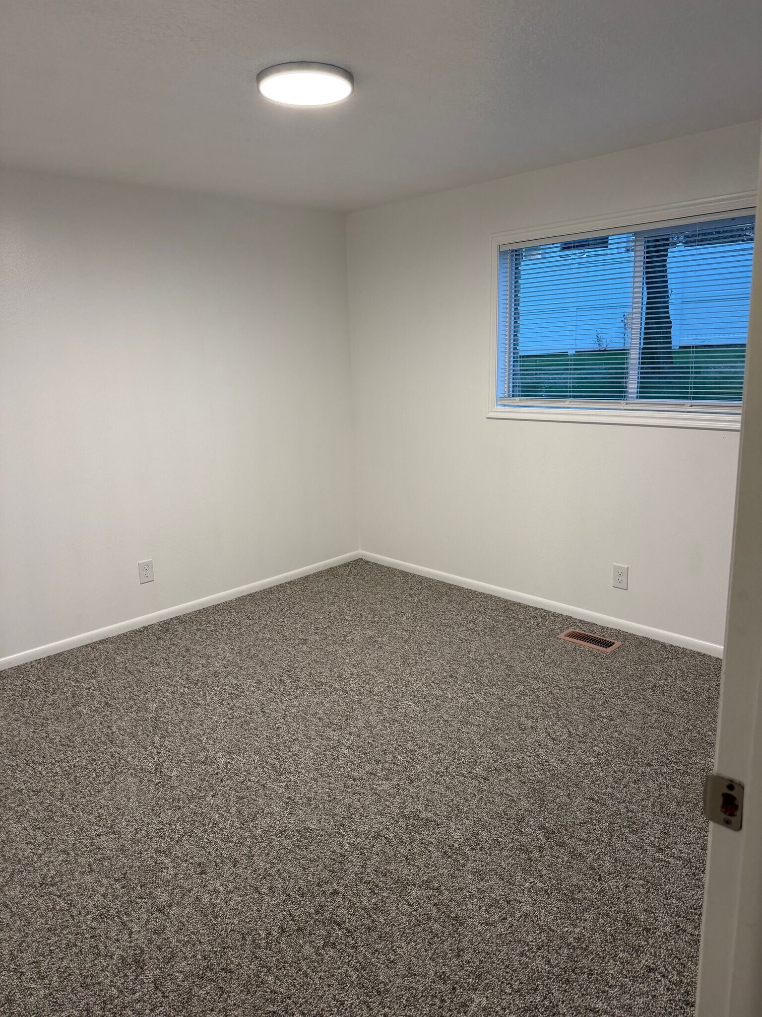 Building Photo - 700 E 1400 N