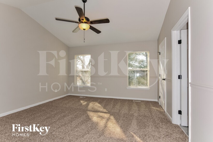 Building Photo - 212 Royallmanor Ln