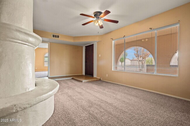 Building Photo - 2534 E Randall Dr