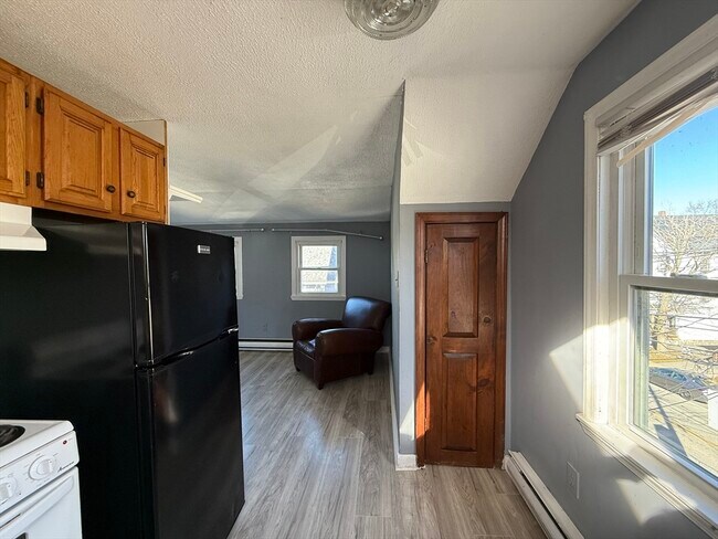 Building Photo - 144 Franklin St