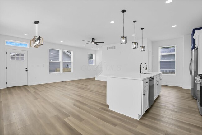 Building Photo - 901 Miller Ave