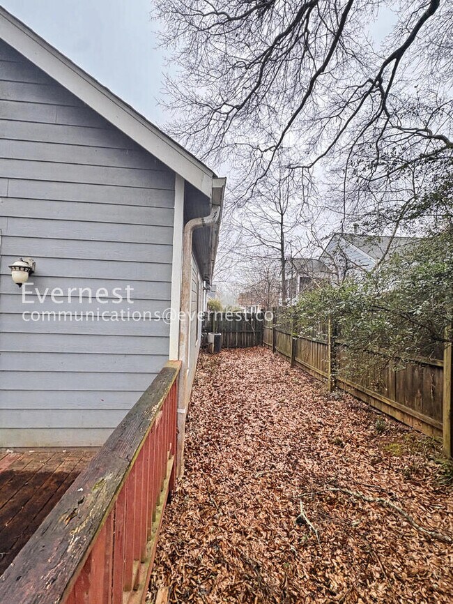 Building Photo - 3 Bed/2 Bath House/ Available Now!