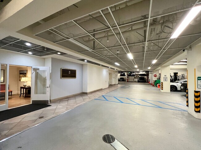 Building Photo - 690 Market St