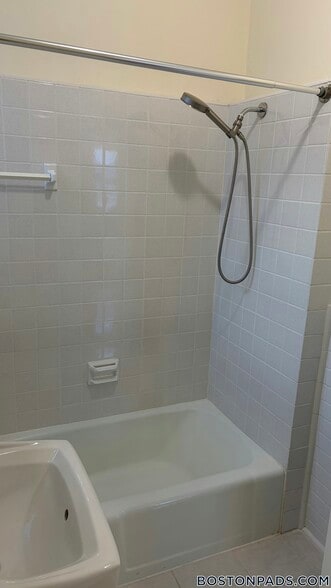 Building Photo - 27 Park Dr