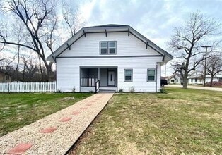 Building Photo - 3631 Bourland St