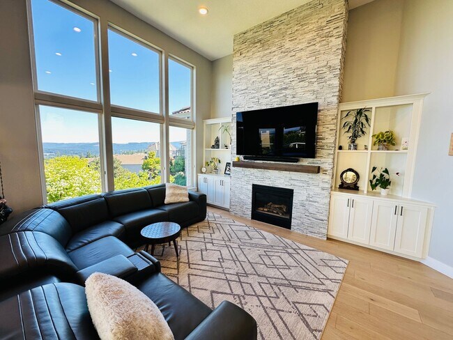 Building Photo - Stunning Custom Camas Home