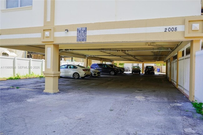 Building Photo - 2008 Jackson St