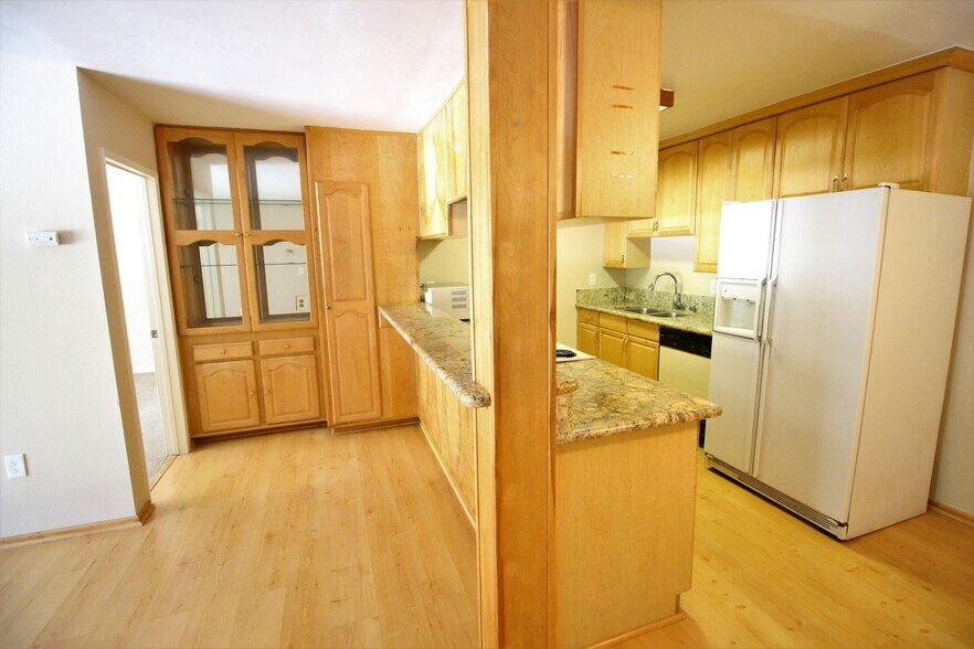 Building Photo - 6780 Friars Rd