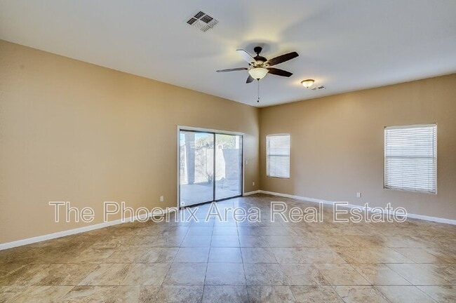 Building Photo - 940 S Silverado St