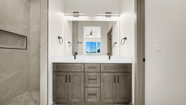 Building Photo - 353 Toms Cyn Dr