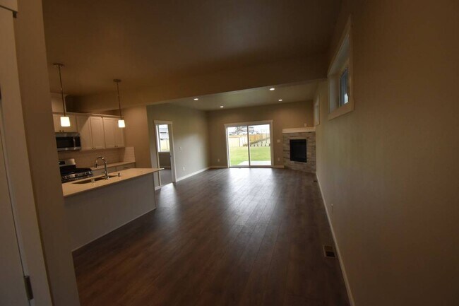 Building Photo - iscover this spacious 4-bedroom, 2.5-bath home in Lynden, WA