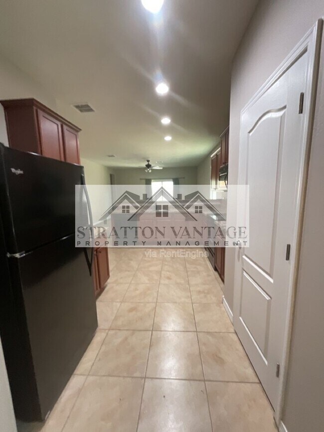 Building Photo - 24531 W Mobile Ln