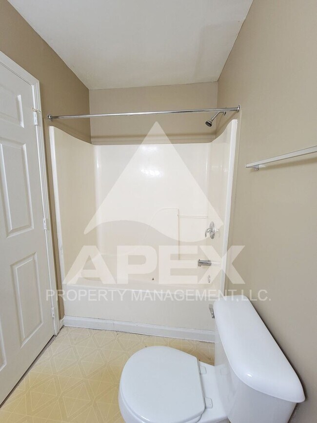 Building Photo - MOVE-IN SPECIAL, $1 RENT!! - 3 Bd | 2 Ba G...