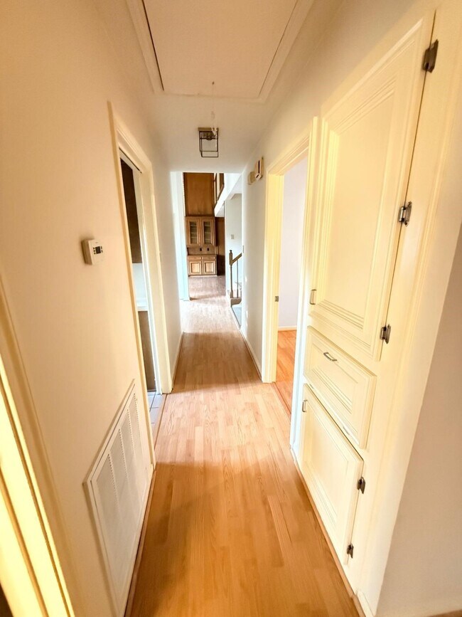 Building Photo - 16214 Dunmoor Dr