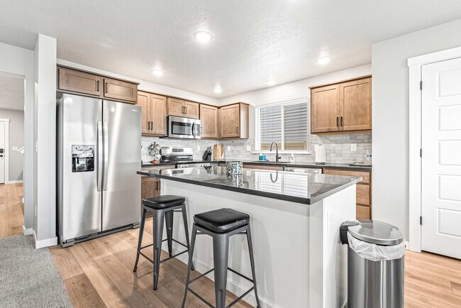Building Photo - 5126 E Sylvan Hart Dr