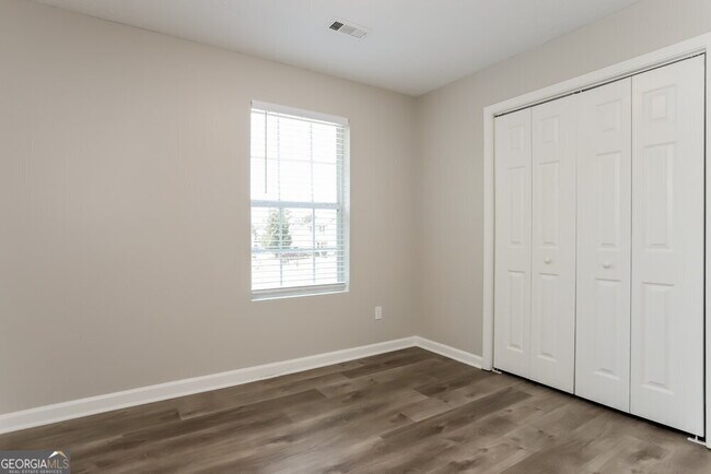 Building Photo - 139 Woodwind Way