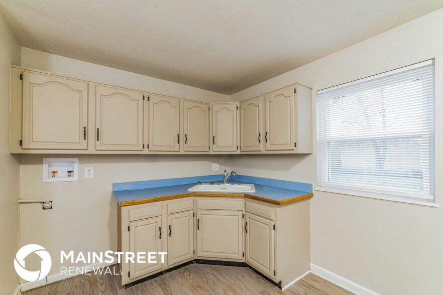 Building Photo - 7512 Greenwood Rd