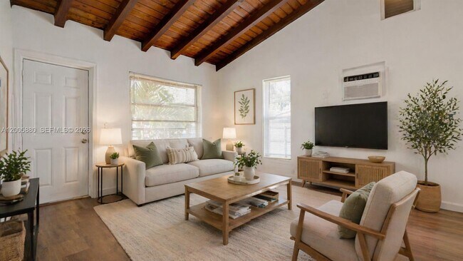 Building Photo - 1085 NE 128th St