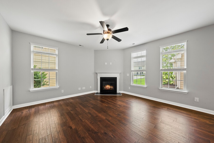 Building Photo - 1004 Crinoline Ln