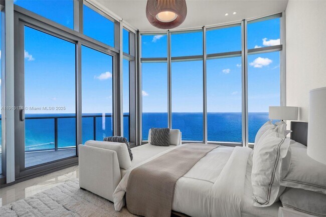 Building Photo - 15701 Collins Ave