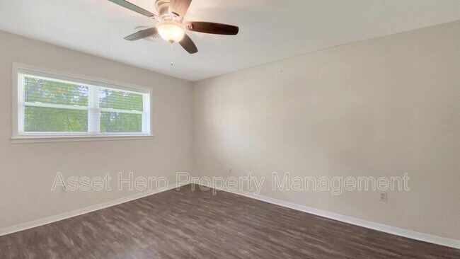 Building Photo - 205 Redmond Dr