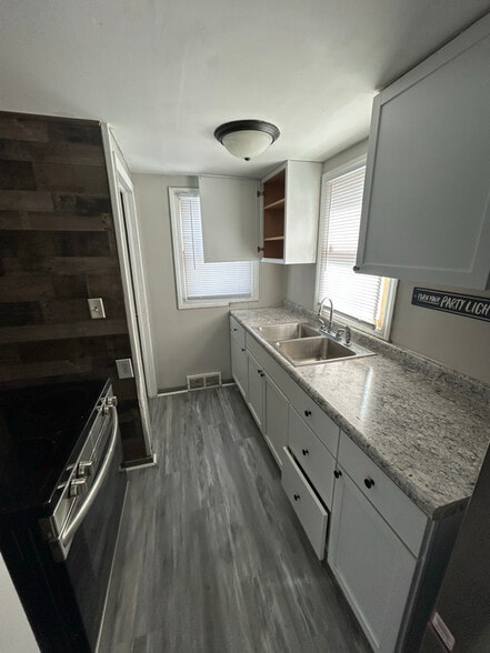 Building Photo - 35 5th Ave NE