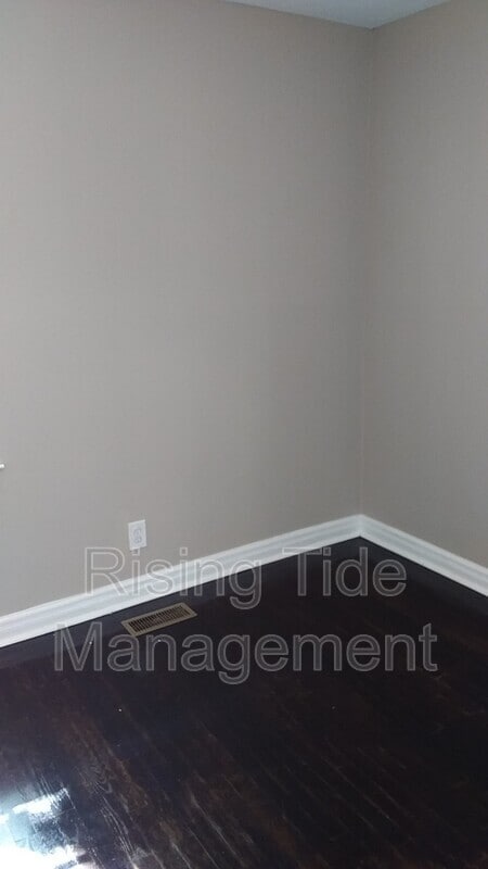 Building Photo - 900 Lynn Dale Ln