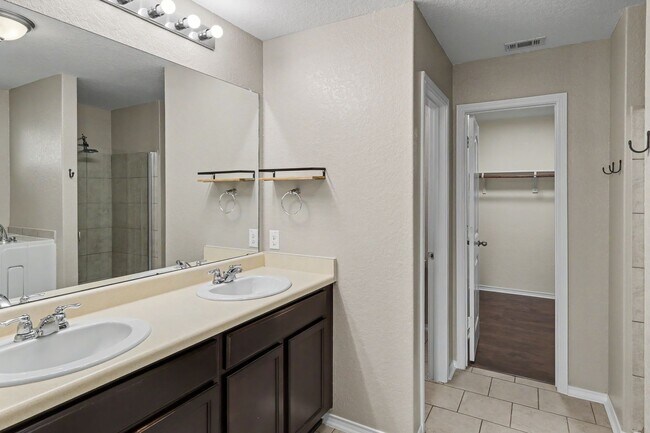 Building Photo - Spacious 3BR w/ Cabana, Storage Shed & Open Living Area in San Antonio