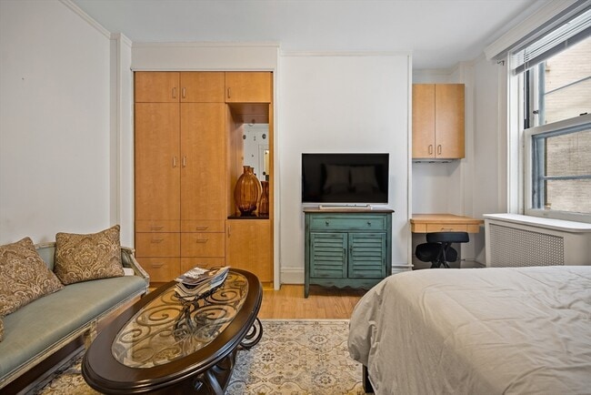 Building Photo - 21 Beacon St