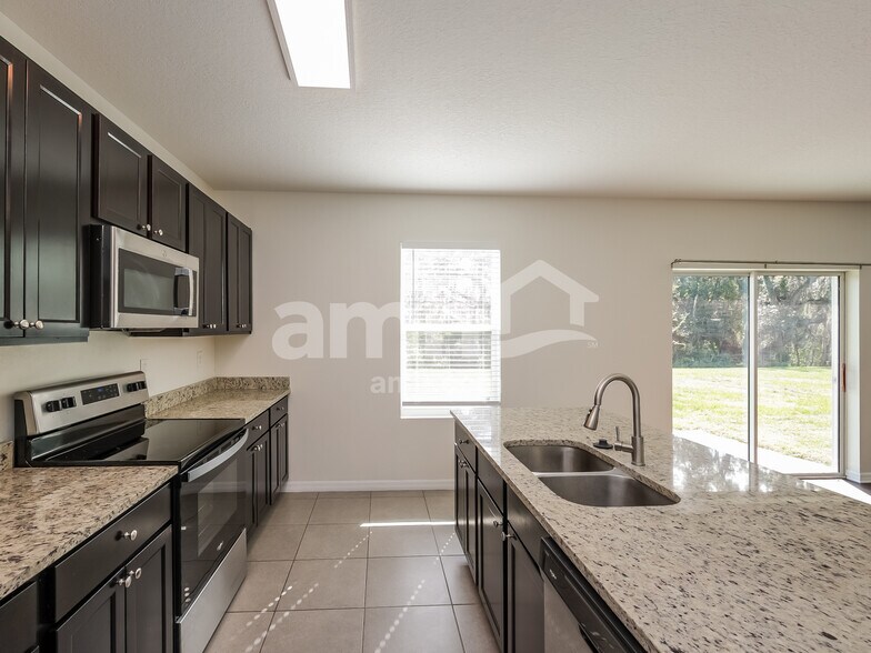 Building Photo - 35900 Jenny Lynne Cir