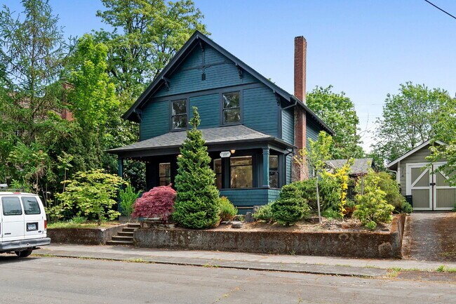 Building Photo - Beautifully Restored 3-Bedroom Home in Historic Section of Oregon City