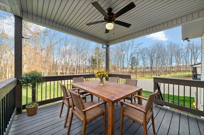 Building Photo - 3 Bed 2/2 Bath home nestled on an Acre of ...