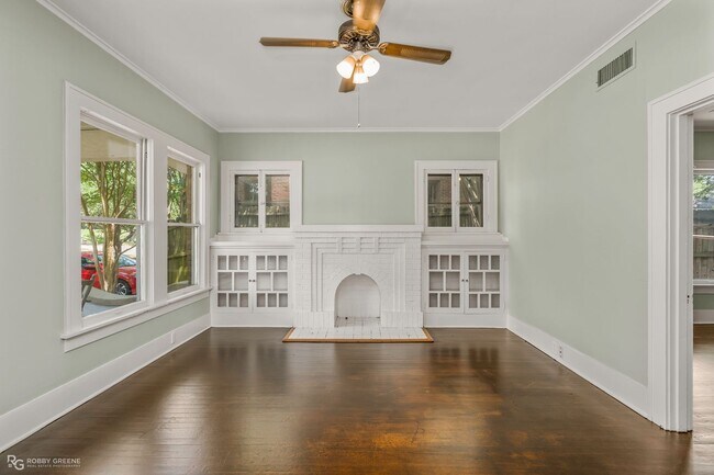 Building Photo - 2 bedroom duplex - downstairs