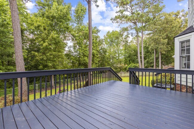 Building Photo - Inviting Jacksonville Home Near Shopping, Dining & Everyday Conveniences