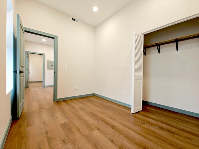 Building Photo - 1001 W 31st St