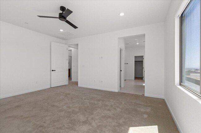 Building Photo - 10489 Mountain Aster Ave