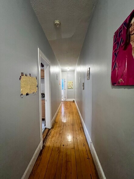 Building Photo - 18 Glenville Ave